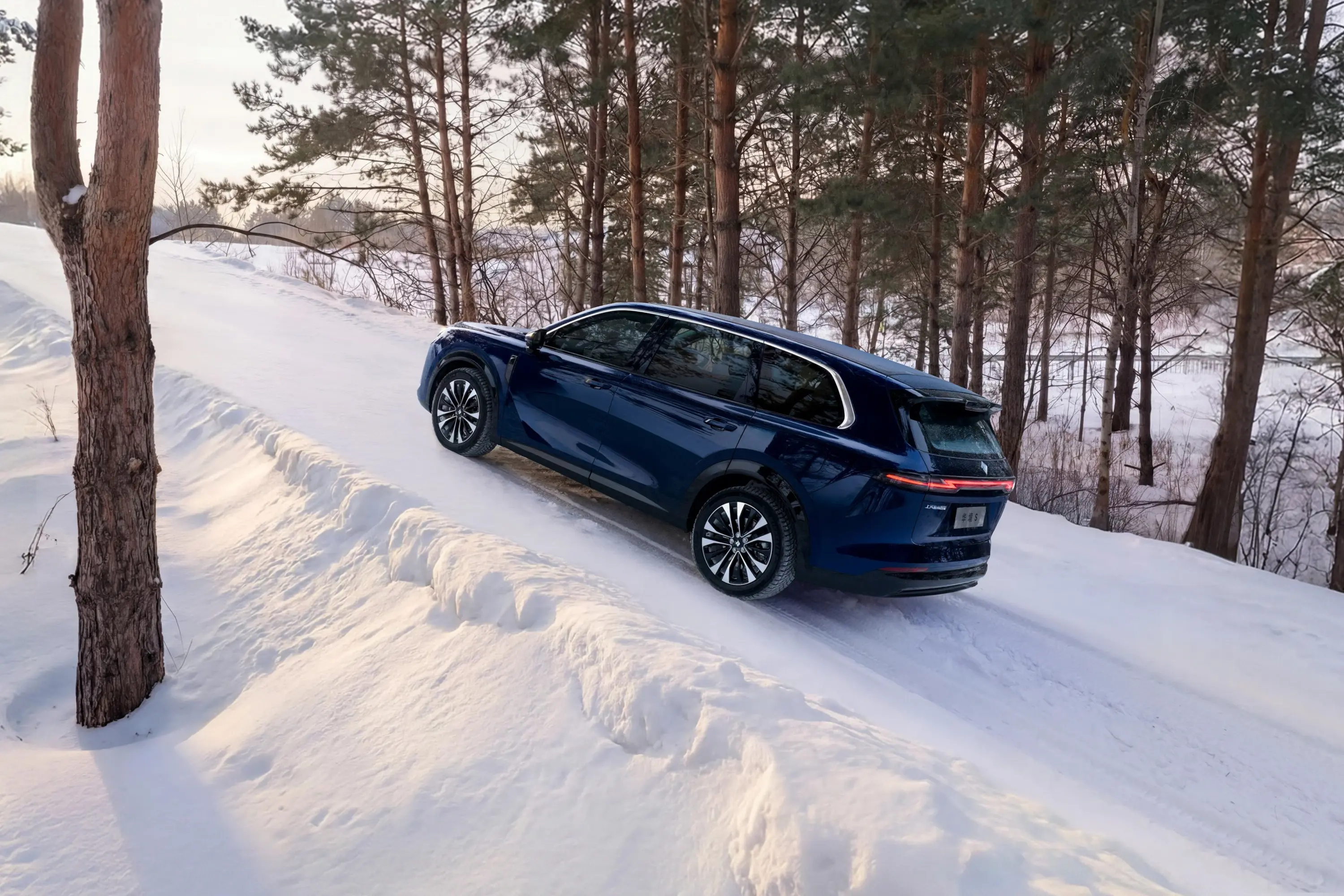 这台车真的把 “科技平权” 玩明白了😆全系标配华为乾崑ADS 4.0和鸿蒙座舱