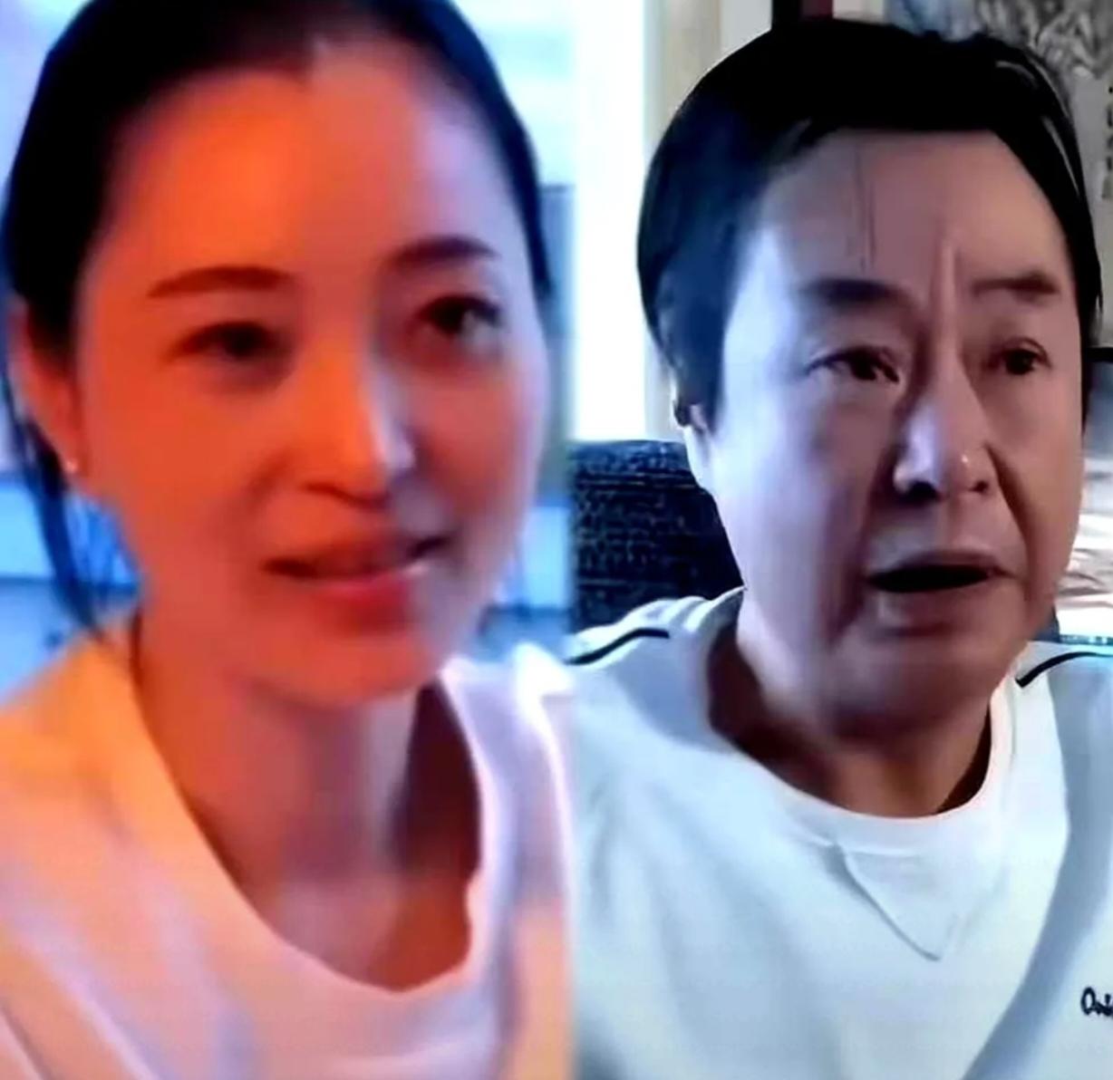 2026年1月，李微漪回成都了。
让人唏嘘的是，这个曾经敢在草原上跟狼群厮混的女