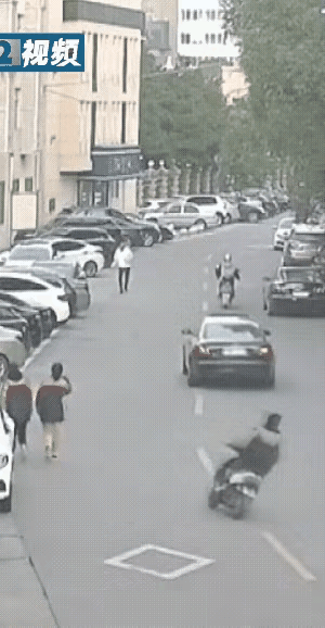 摇啊摇，摇到奈何桥！
如此疯狂作死，最后不出现这种结局，实在对不起他的疯狂，在高