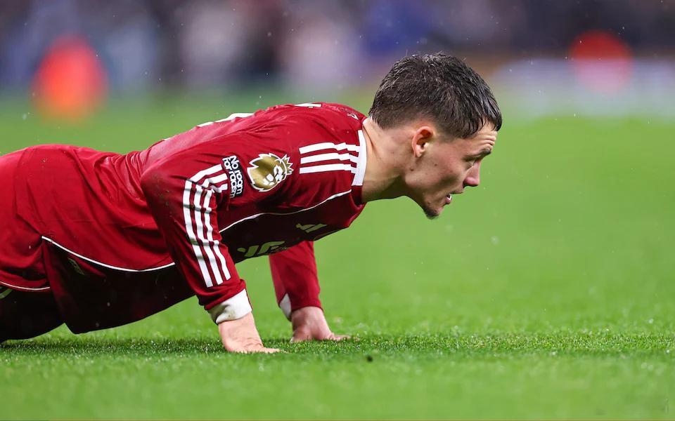 利物浦 我选这张照片，是因为我们业余队平时踢小场，输三个球，就要做俯卧撑。这可以