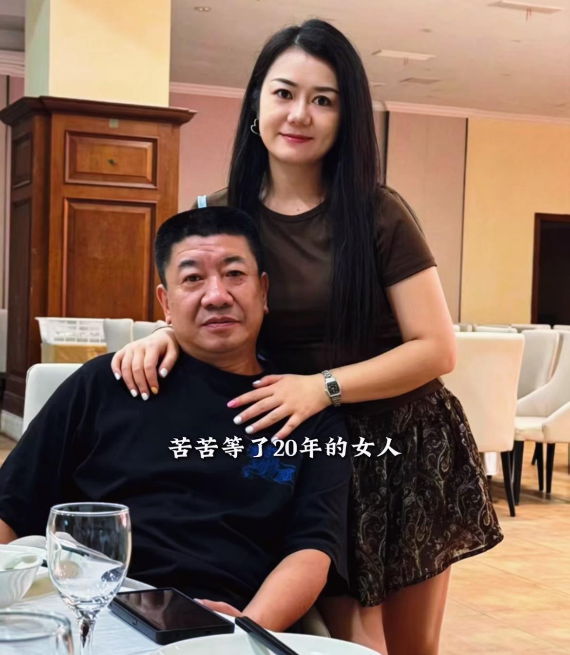重庆大渡口“一哥”曾立平60岁大寿
昔日“同窗”兄弟悉数现身，小17岁妻子忙前忙