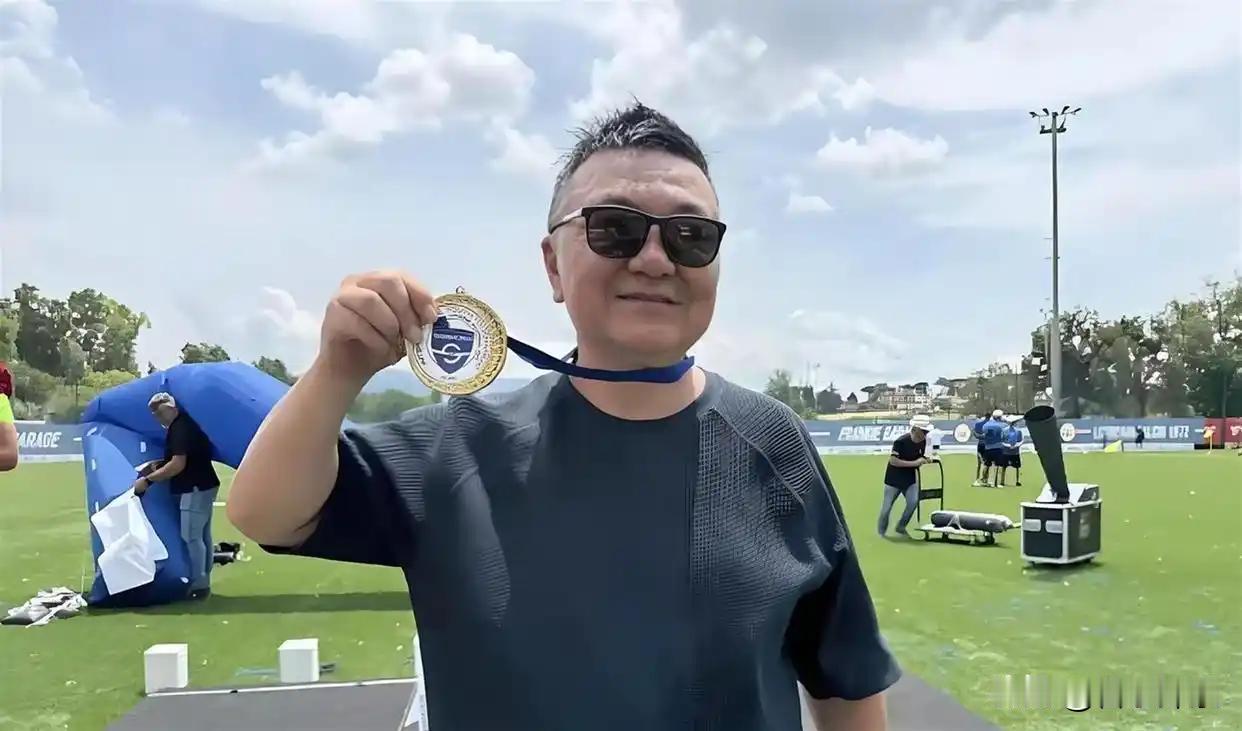 董路拿到证了！重要的事说三遍！
意大利官方发的，国际级。
那些骂了他九年，不停的