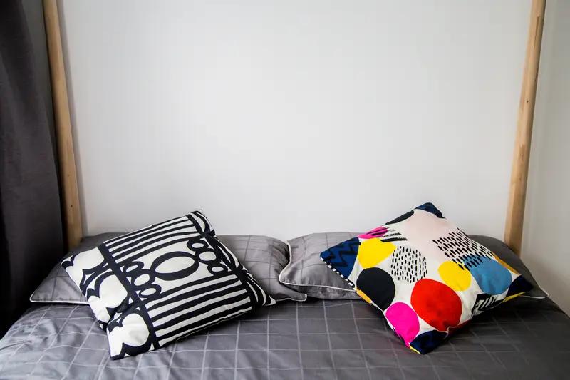 【梦醒小记—4.25】
一栋教学楼内，我和几个同伴强闯进入，和内部人员发生一系列