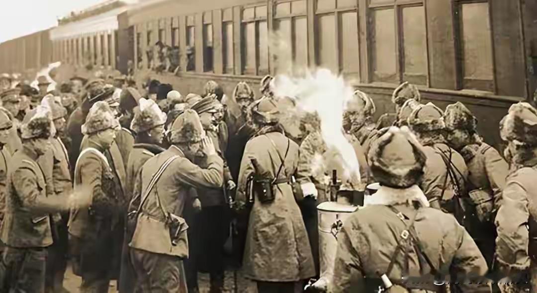 二战，拉文斯布吕克集中营。零下二十度，三万个女人光着身子，站在雪地里，一动不动。