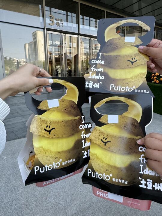 ·青岛首家！就在万象城！今天终于开啦！！！