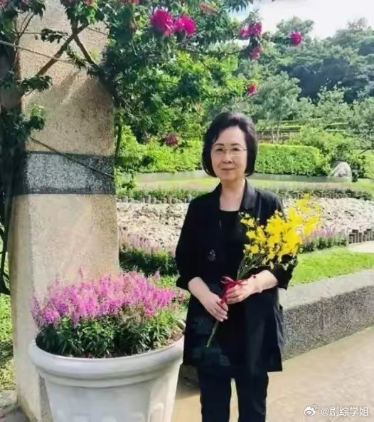 从轻生到尸检再到火化，只用了不到3天的时间，琼瑶的家人对于她的葬礼也没有过多的筹