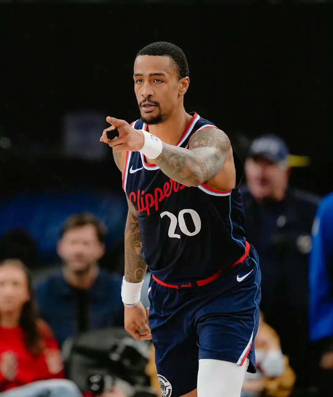 除了小卡 巴图姆之外
唯一一个标准侧翼体系球员
柯林斯的外线发挥，挺重要的，最近