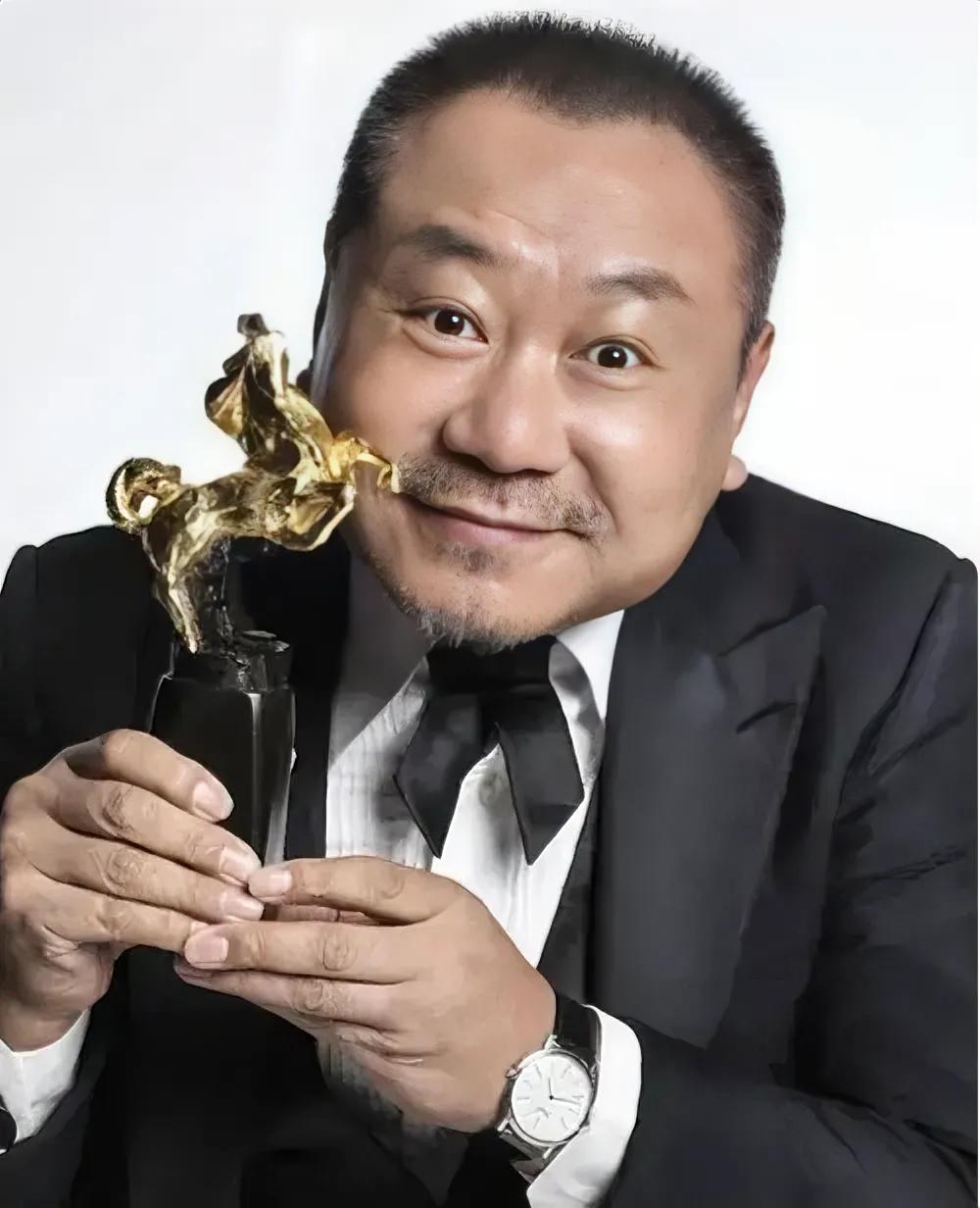 1988年，范伟和一位小护士相亲时，他点了一桌菜，结果女孩连筷子都没拿起来。范伟