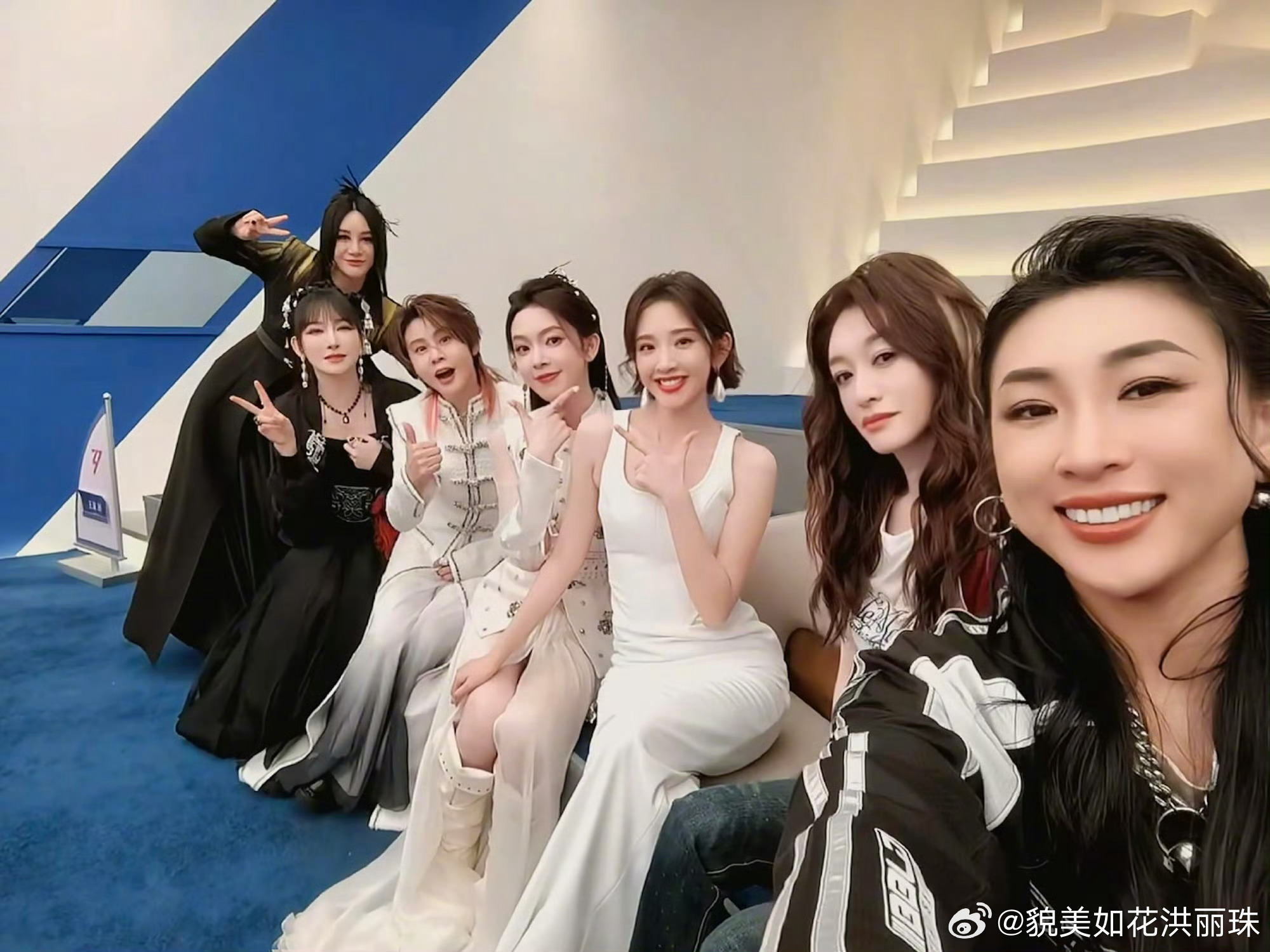 陈瑶发了好多合照 