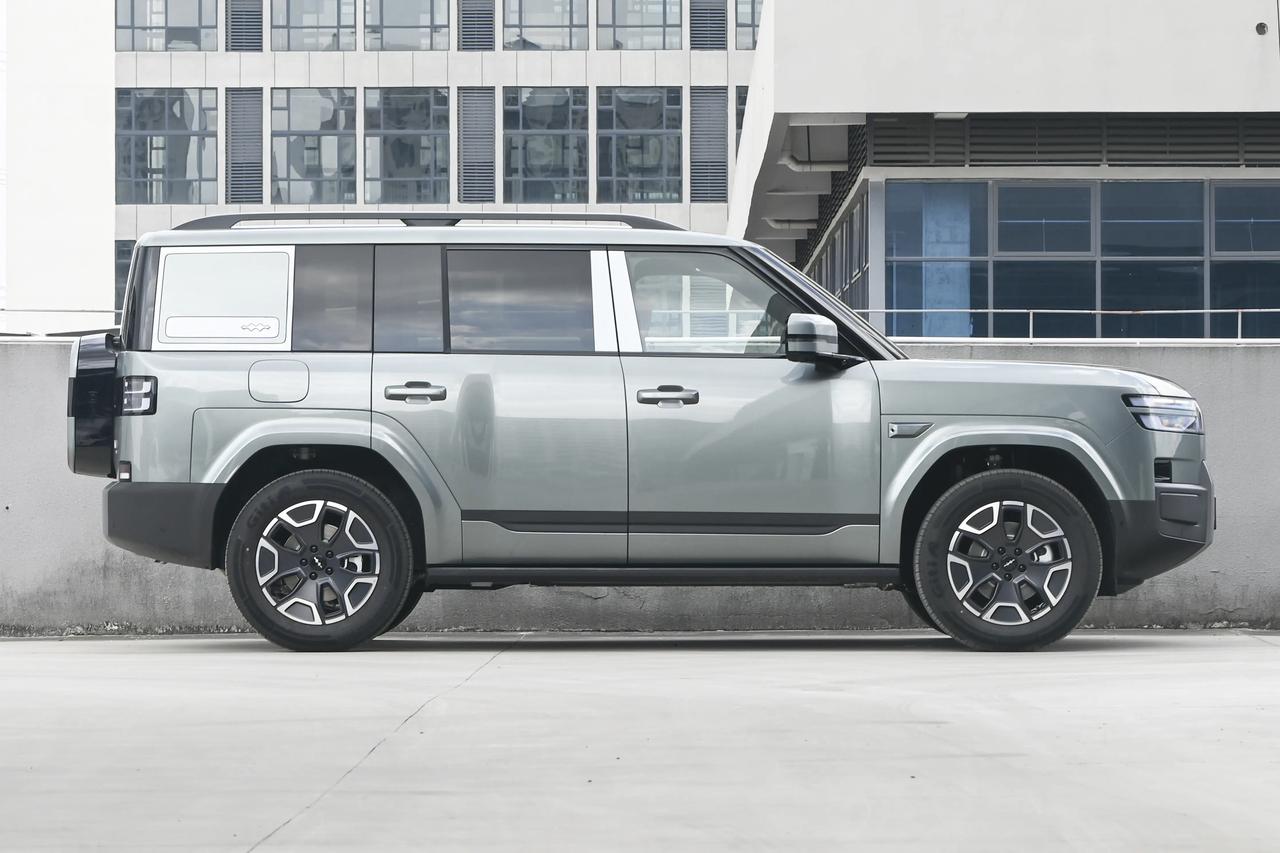 钛7上市4个月，销量节节攀升，除了常规销售之外，比亚迪对公事业部也是出了力的，近