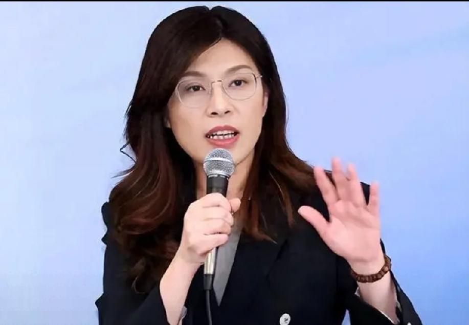 我也想问个问题，如果郑丽文真的想做为两岸和平的推动者，她必须有什么样的能力？
