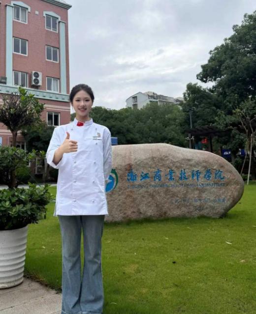 “太给中国长脸了！”浙江，21岁女大专生为了证明自己，不比本科生差，竟然决定参加