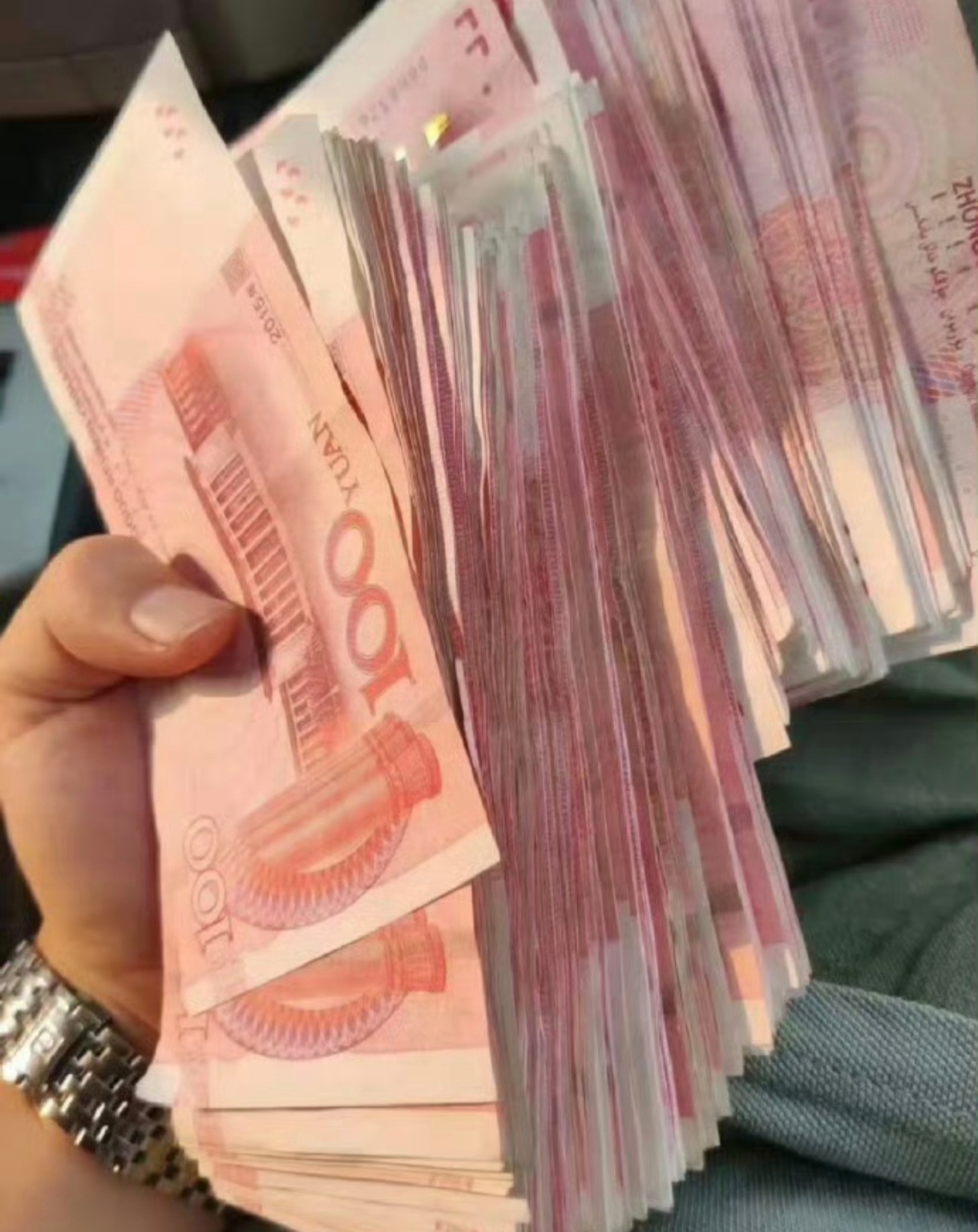 赞赞赞，领取啦，四月你会行大运，发大财呀！ ​ ​​​