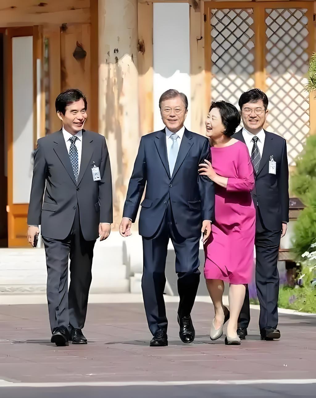 李在明成功竞选后，文在寅成为了大赢家。

文在寅成为韩国总统史上唯一一个善终的，
