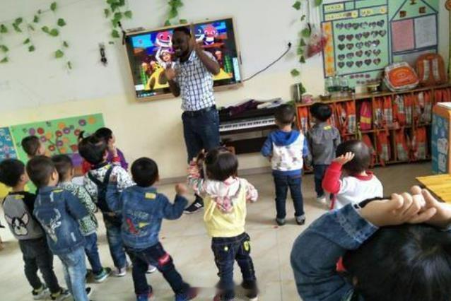 陈枫提议： 我国应明确禁止外籍人员在我国中小学及幼儿园阶段担任教职，你支持吗？在