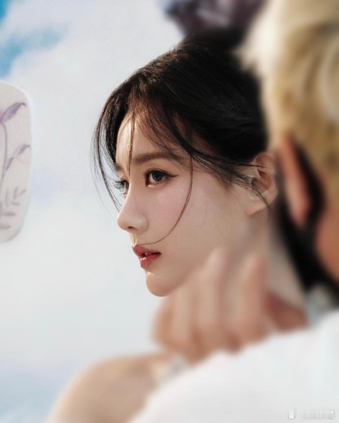 李一桐  李一桐雪精灵妆李志辉为李一桐做的发型李一桐笑疯了  