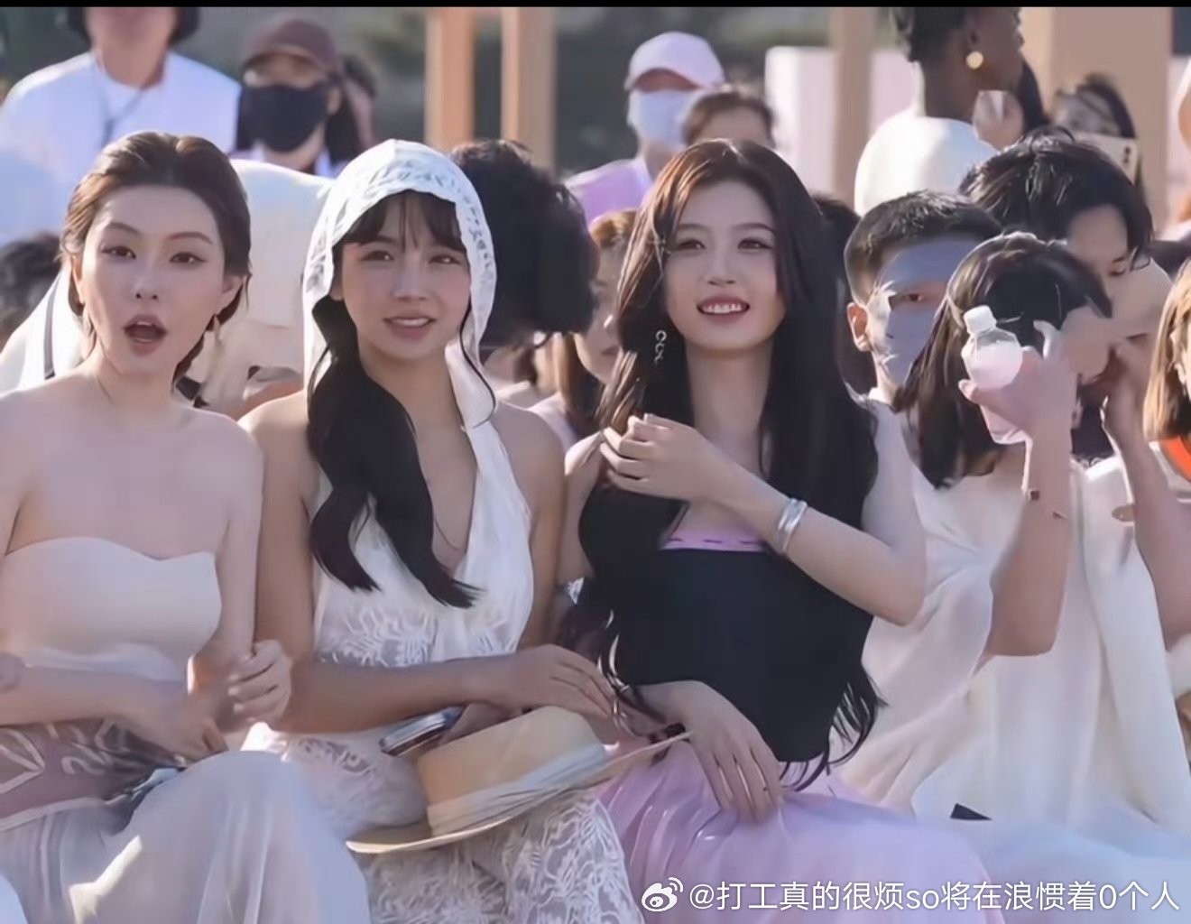 精修都这么绝努力修得好像有鼻梁的脸赢不了N个网红不是应有之义嘛
