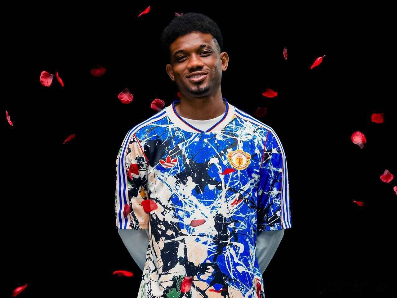 阿玛德：“我也特别喜欢老特拉福德那首全场一起唱的歌： ‘Take me home