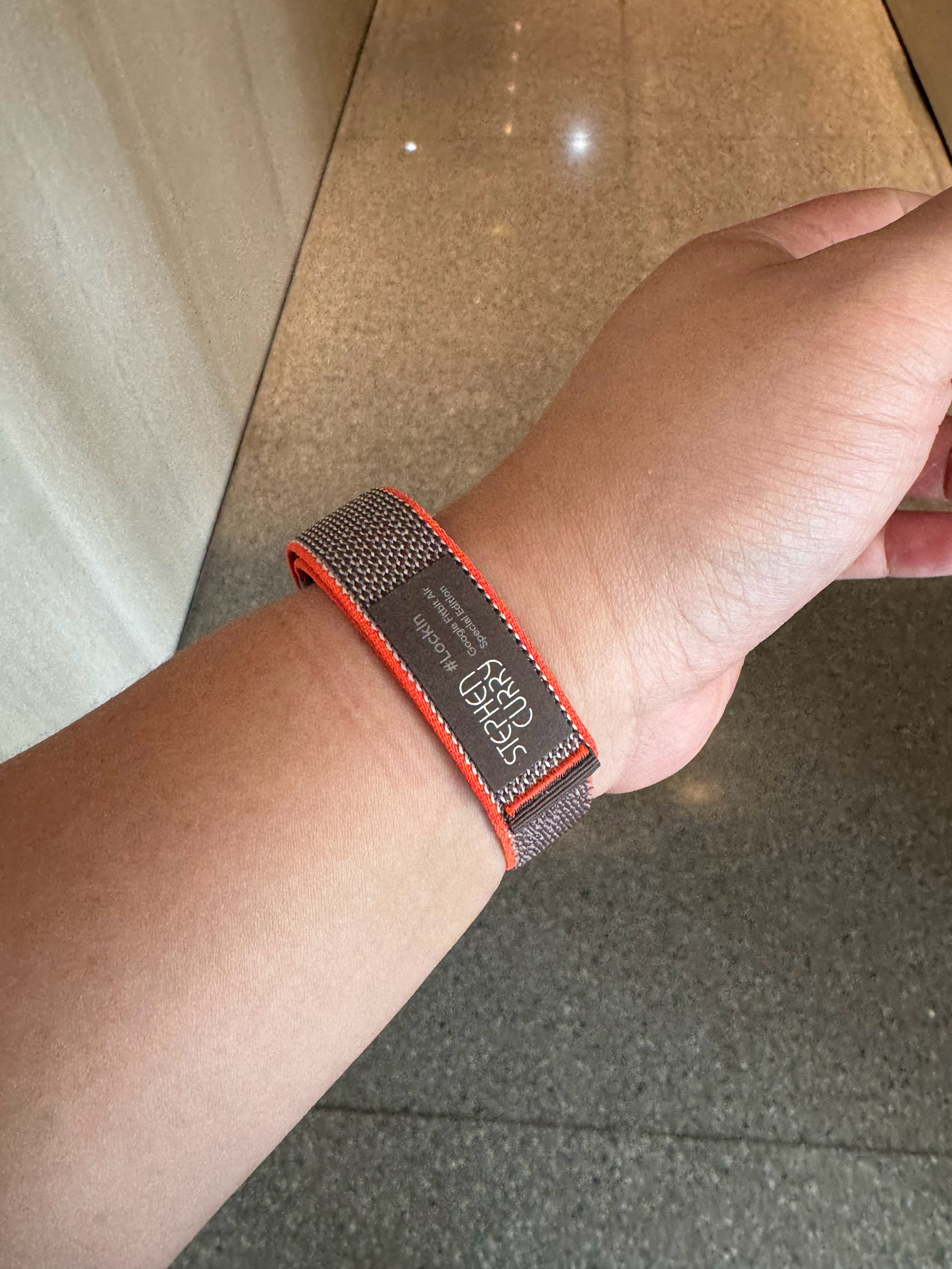 买了一个Google fitbit air坐心脏检测，还是库里联名的那个，非常好