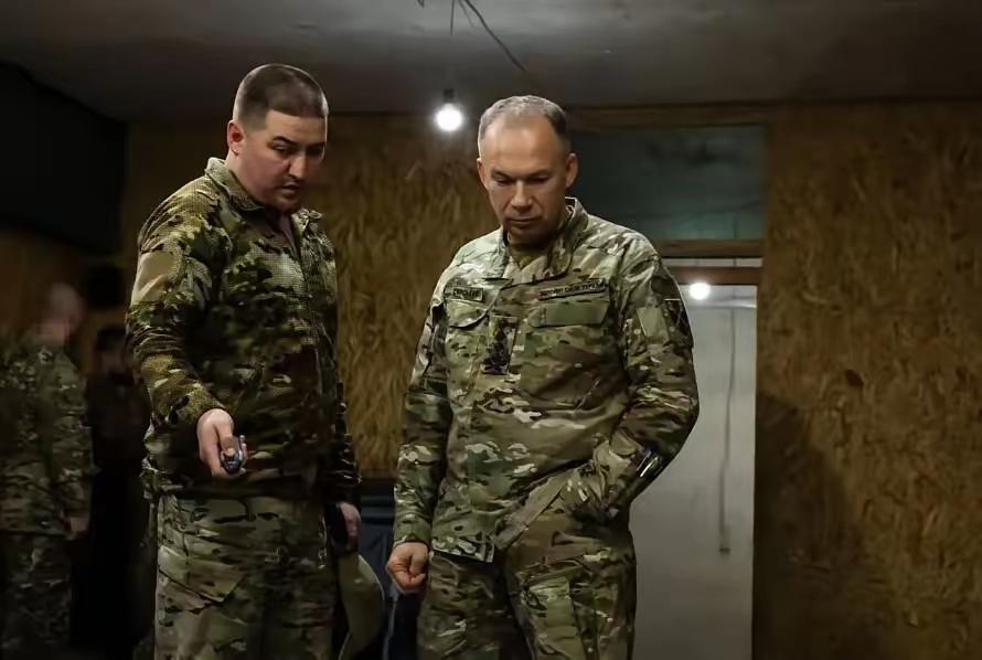 乌军总司令希尔斯基最近接受乌克兰媒体采访时说：“乌克兰将采取进攻行动，通过防御无