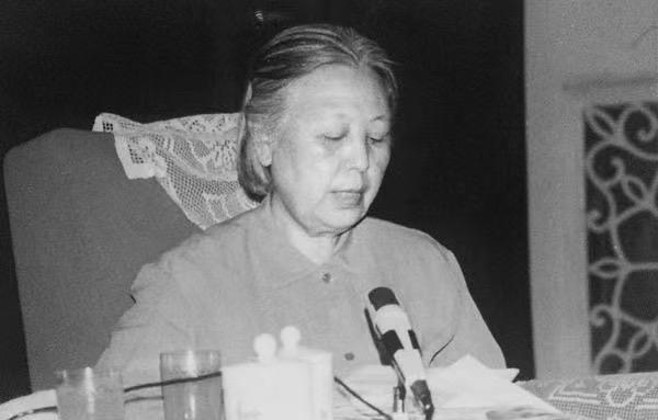 1949年，北平解放后，傅作义夫人下落不明，地下党员找了几个月都没找到，周总理指