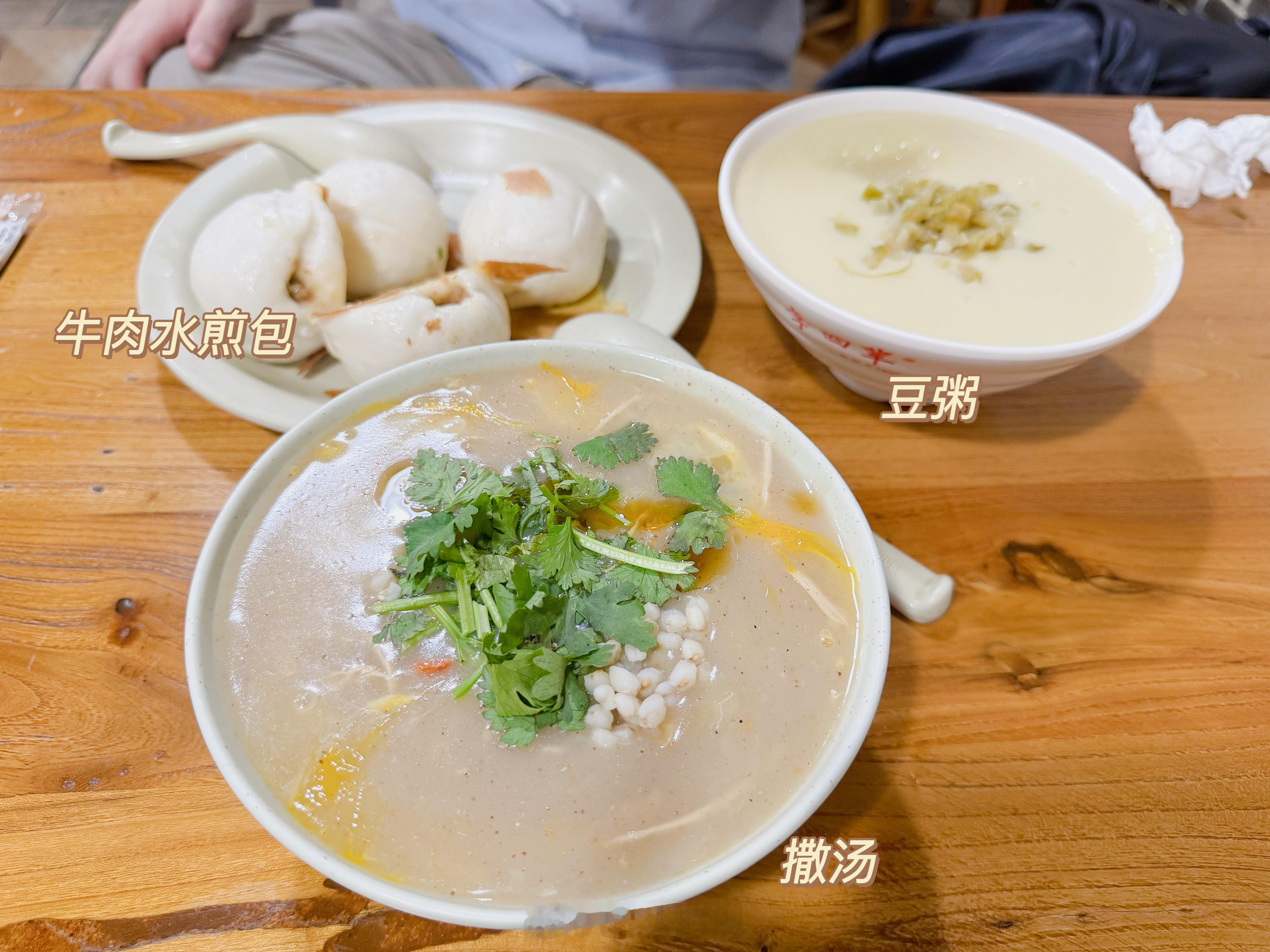 吃了几顿豫菜和早餐，甚是想念武汉过早也不是不好吃，就是单纯吃不惯