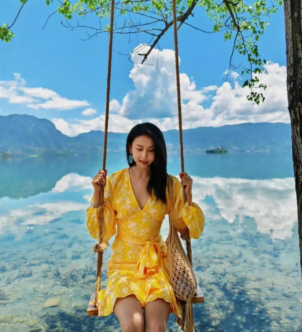 这般出众的样貌气质，本该成为娱乐圈顶流一姐。可惜私生活风波自毁前程，白白错失大好