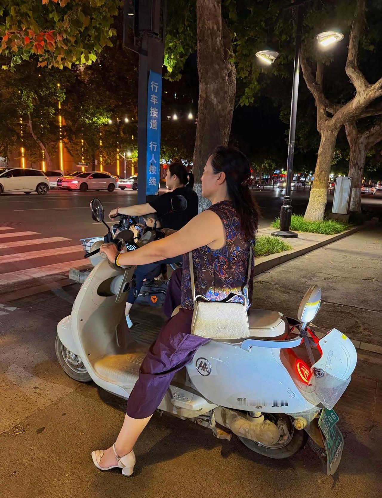 岁月不及念，一晃又大半年。人生总有太多来不及，时间走的太快，一眨眼就是一天，一回