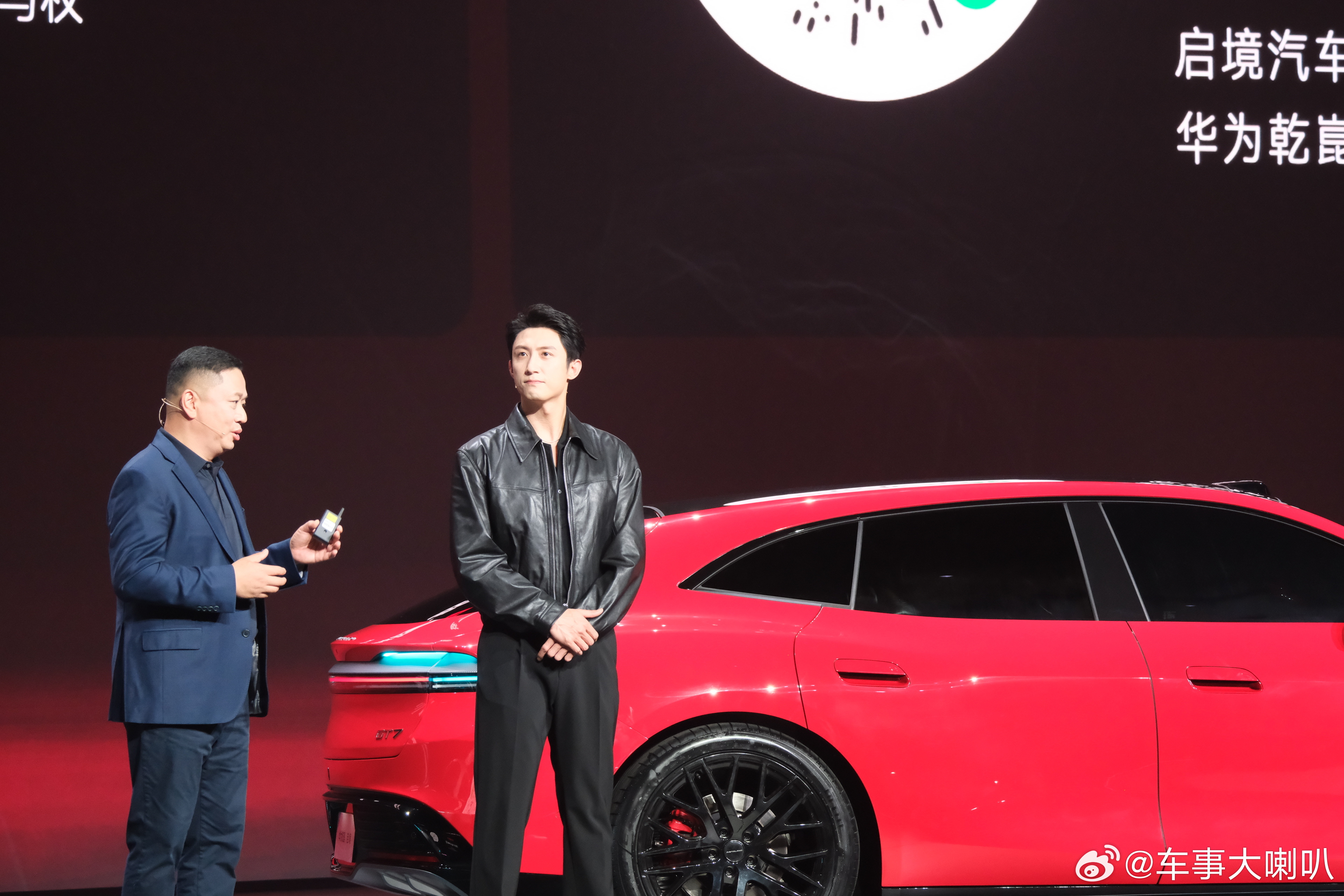 父亲车上卖女儿拼豆收入反超车费 看似推销，实则在炫耀自家的娃，你买不买无所谓，但