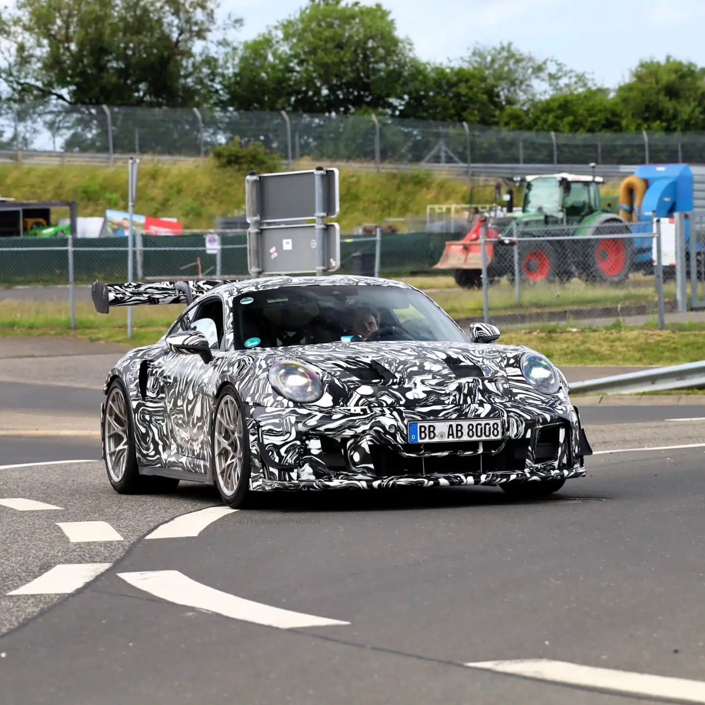 保时捷992.2 gt3rs要来了 加涡轮 新造型设计 三层尾翼