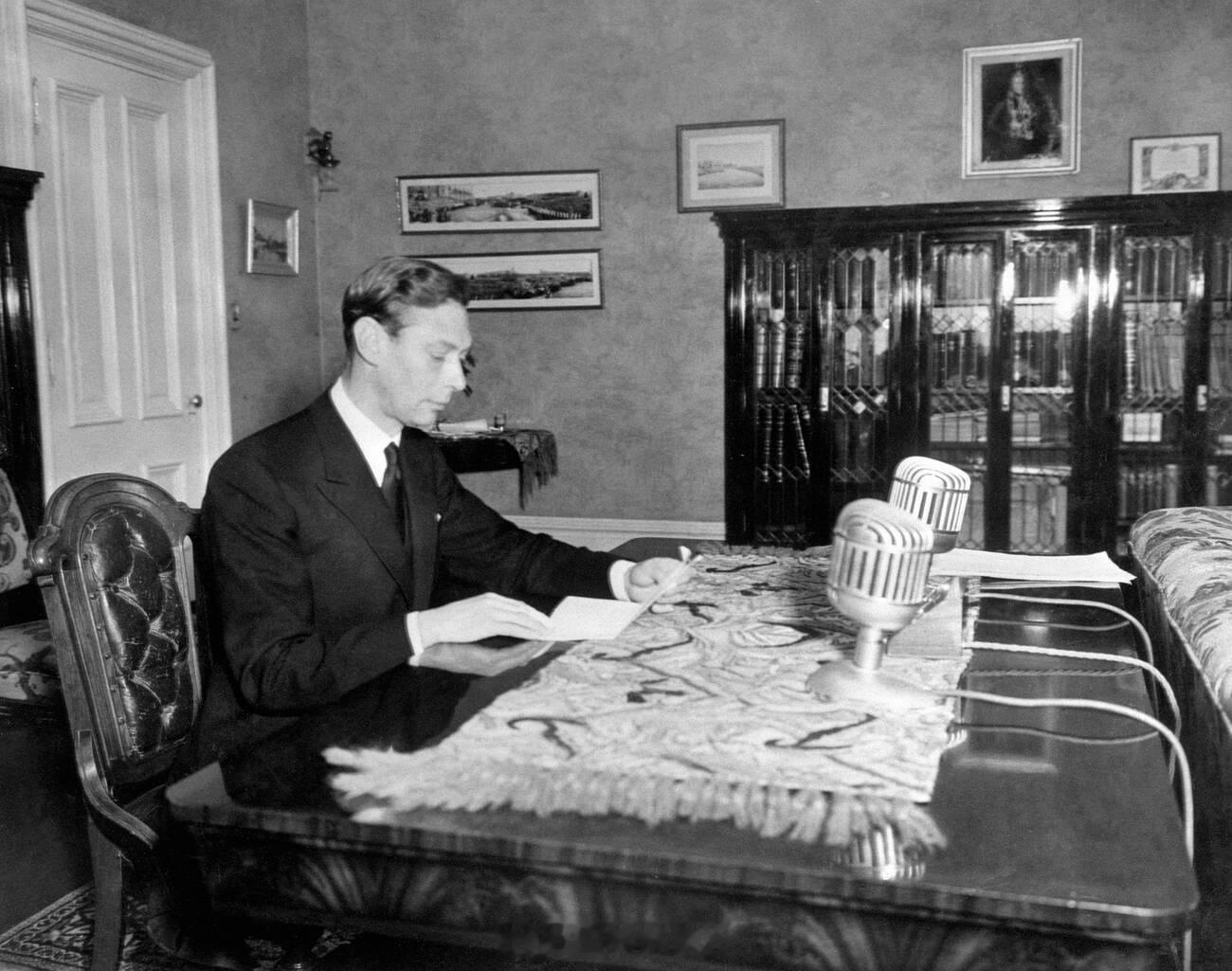 英国王室[超话]  8️⃣6️⃣年前的今天1939年5月24日，乔治六世在加拿大