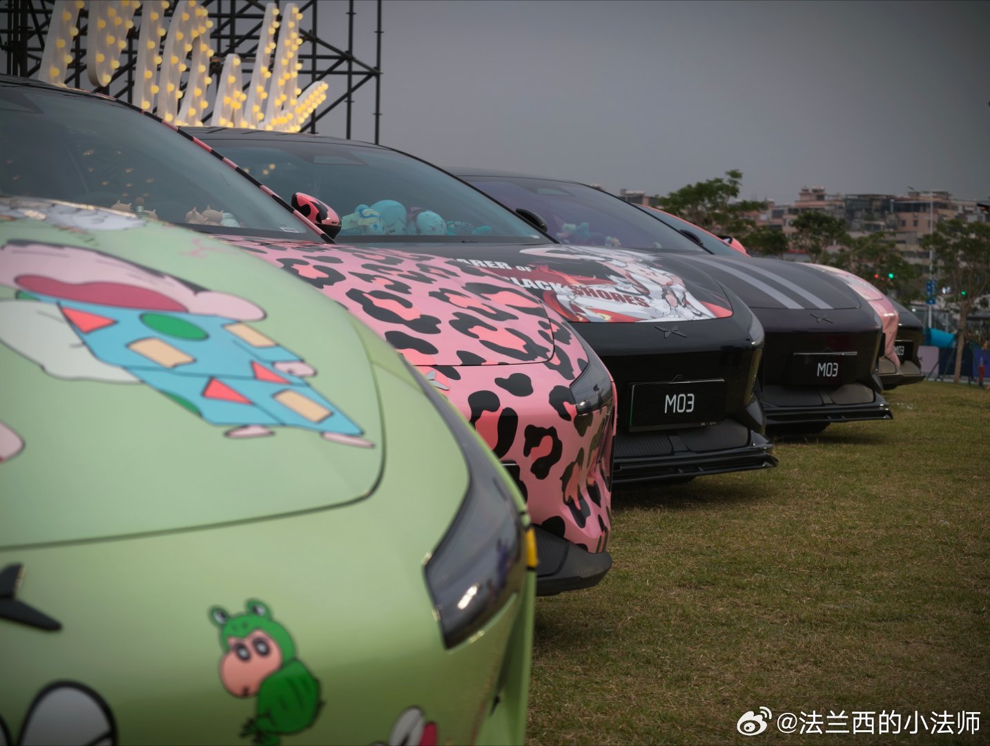 我想拍车，但是车上全是妹子…小鹏汽车的颜值跟妹子们还是挺搭的2026款小鹏MON