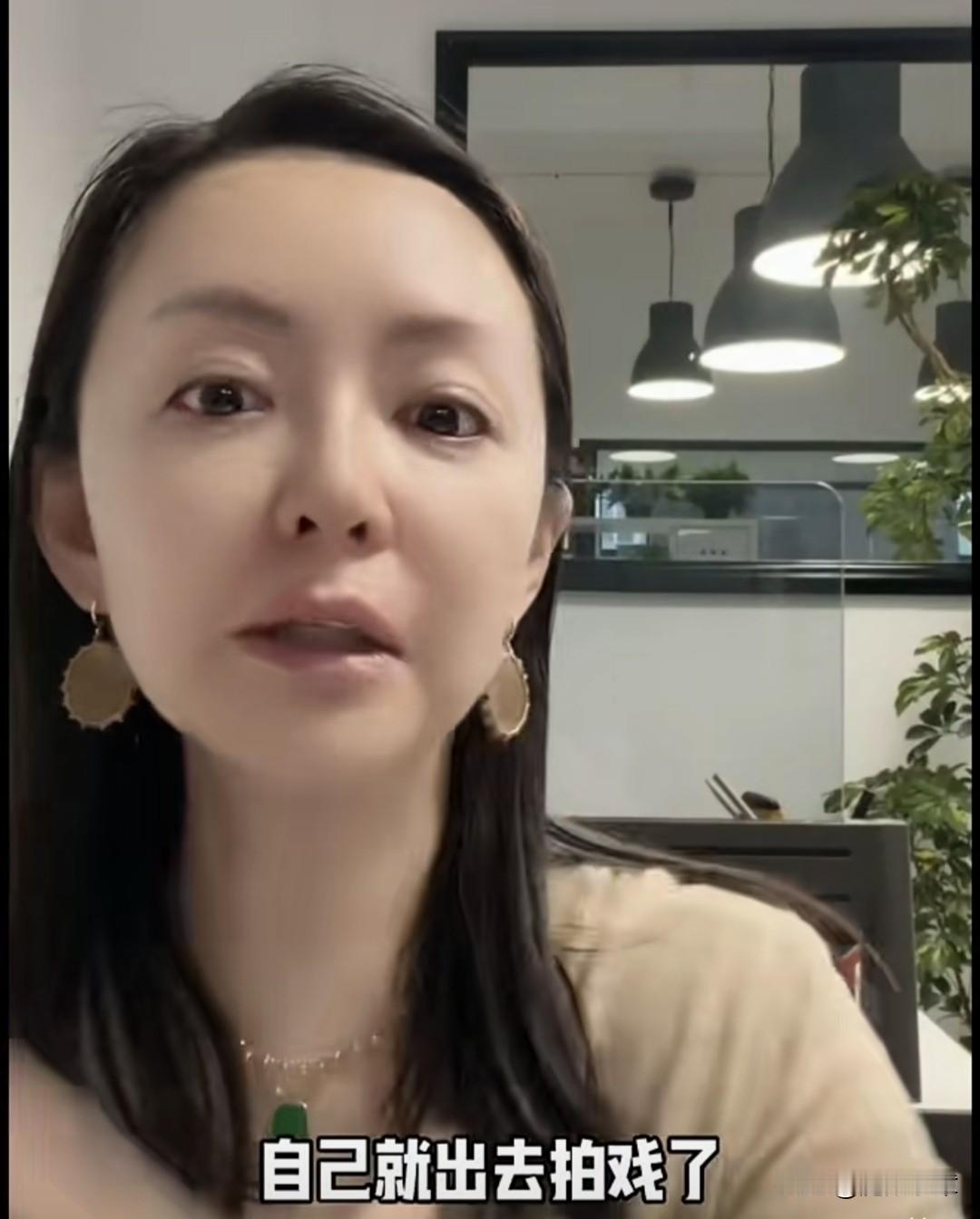 许榕真为什么在直播间情绪激动？
谈及儿子教育问题，许榕真坦言自己希望儿子可以独立