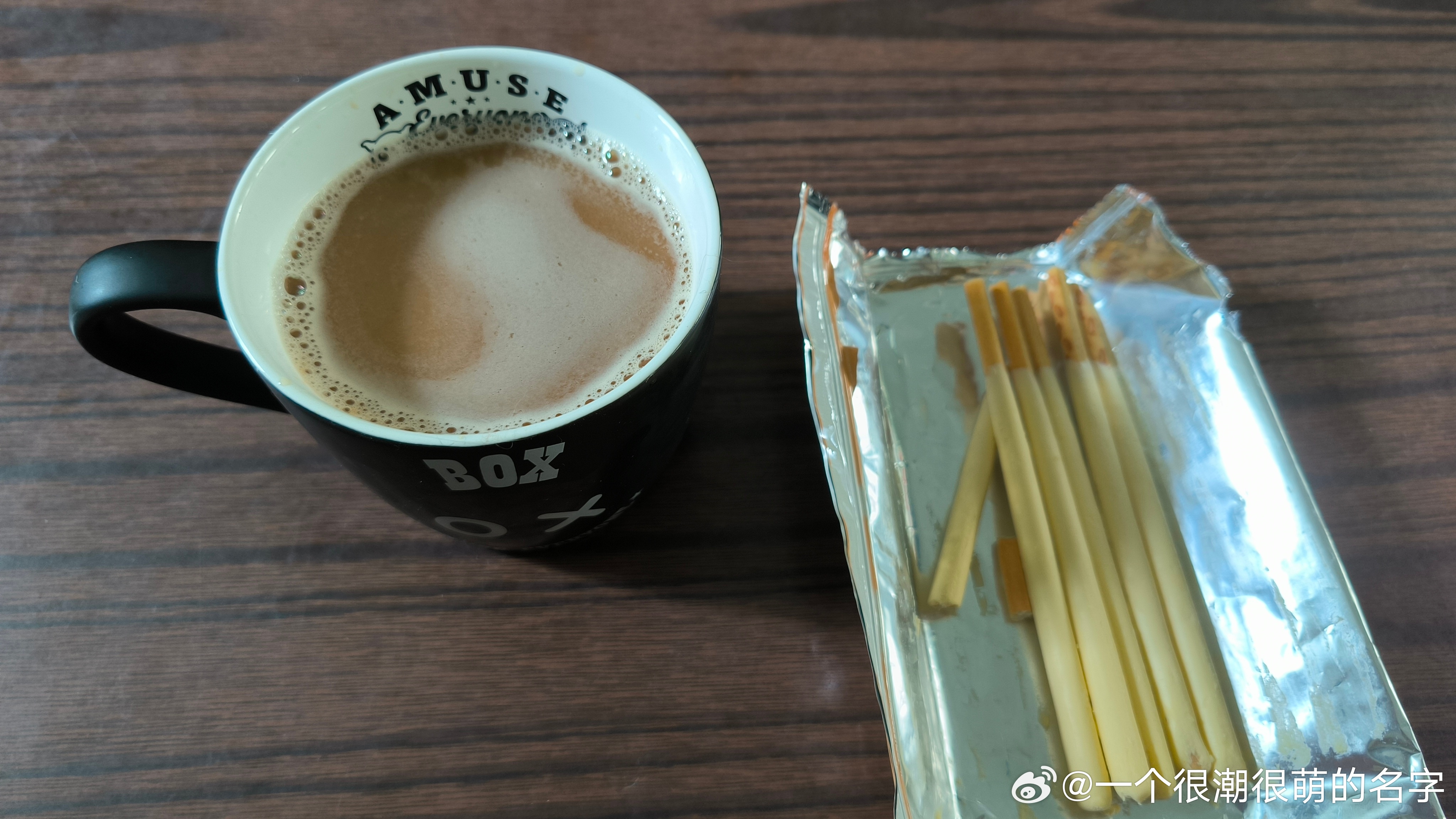 很久没喝咖啡了，冲了一杯速溶 
