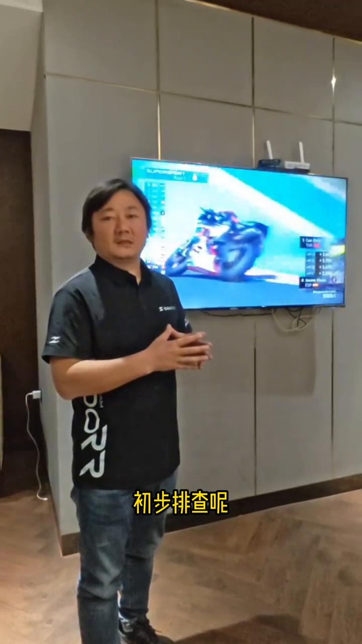 很遗憾，我们在比赛的第一圈就退赛了。刚刚和前方沟通是因为遇到了机械故障，初步排查