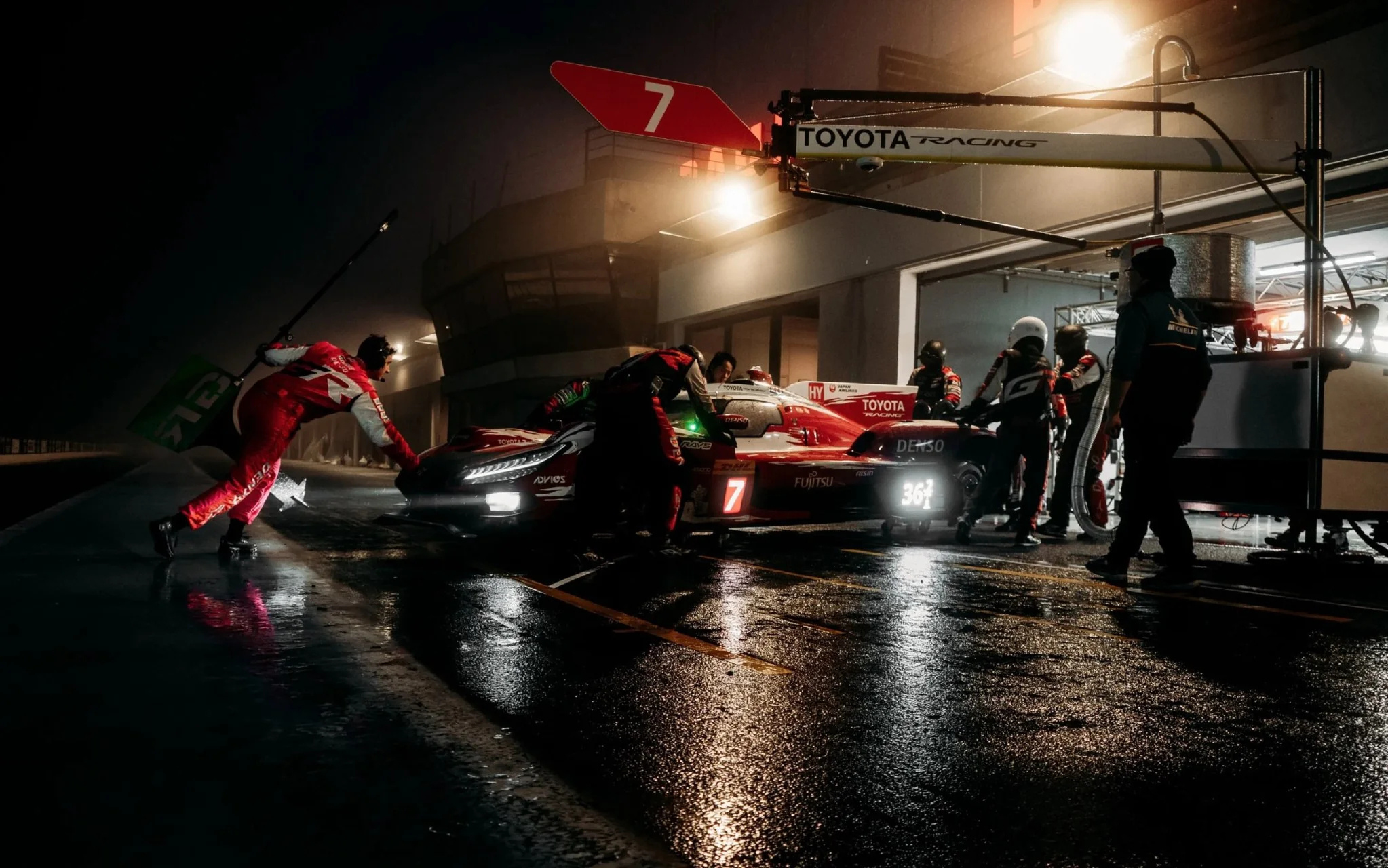 丰田TR010 Hybrid法国保罗里卡德赛道测试实拍，而据之前报道，丰田在2月