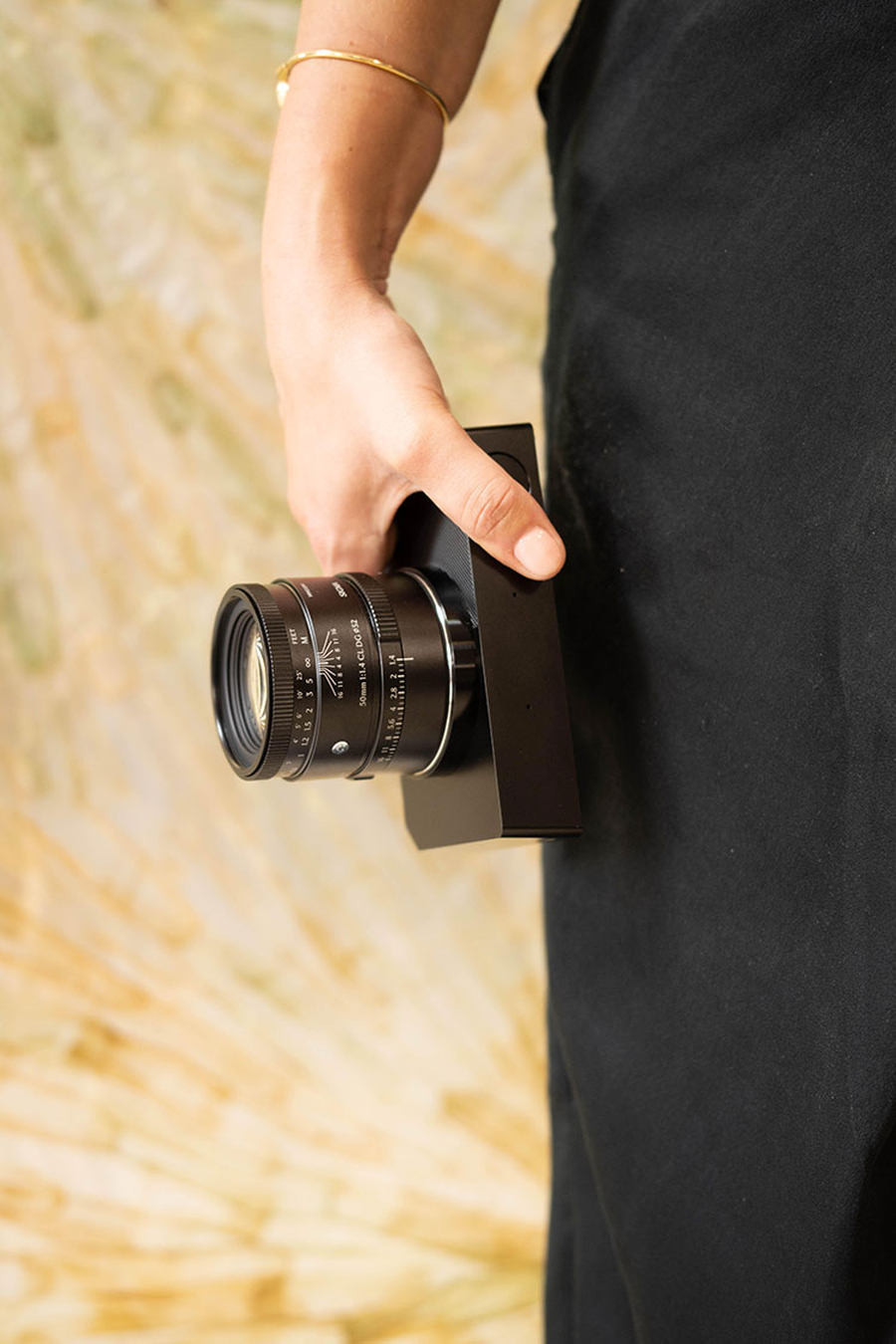 适马推出全新50mm F1.4 CL DG定焦头 老镜头的味道回来了？