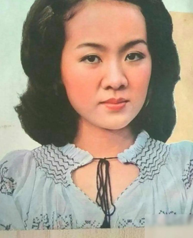 她曾是东方歌舞团的台柱子，为爱情放弃体制内工作，远嫁美国，却把人生最硬的一课提前