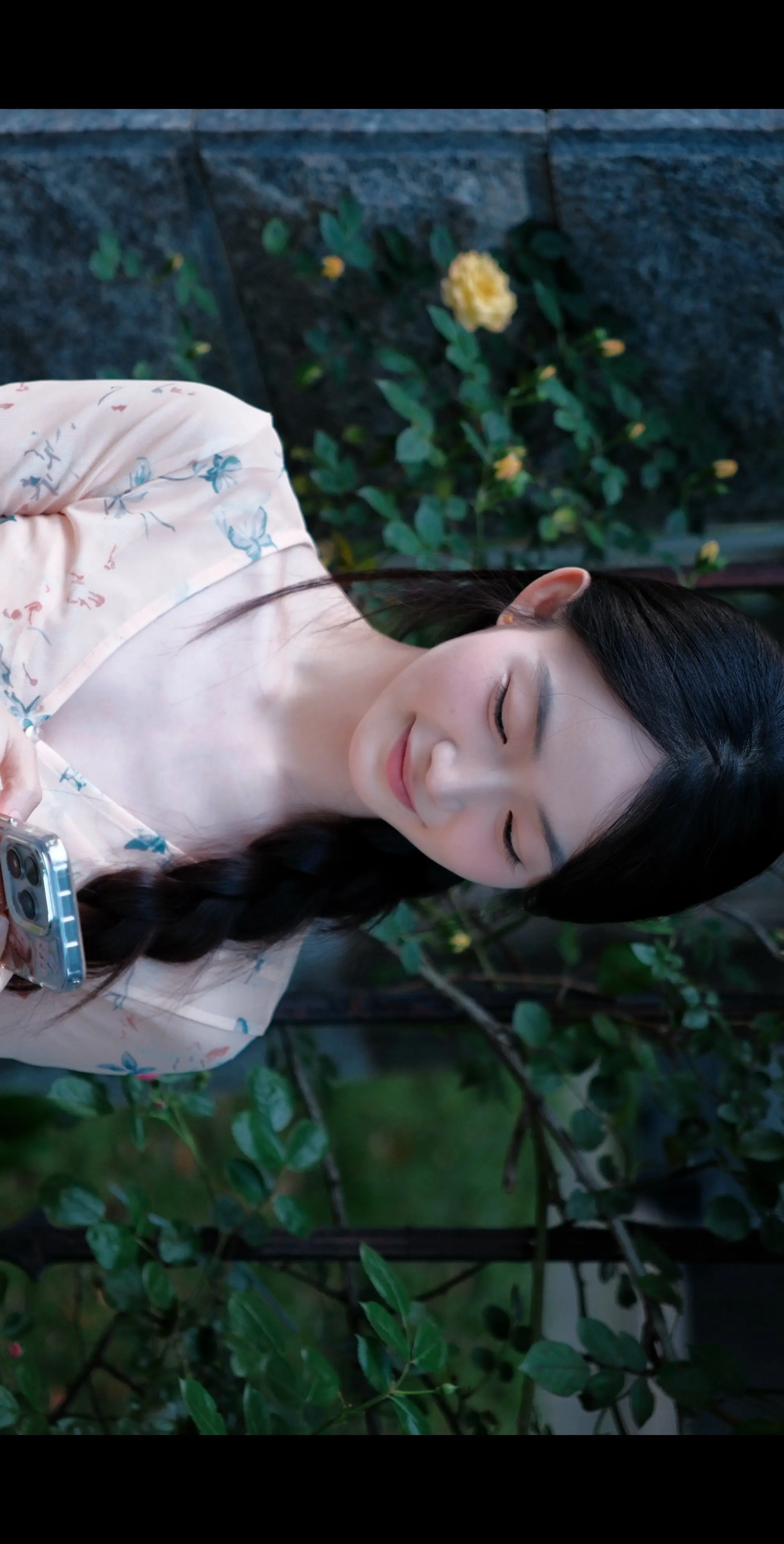 窗外的天气 像你心忐忑不定。