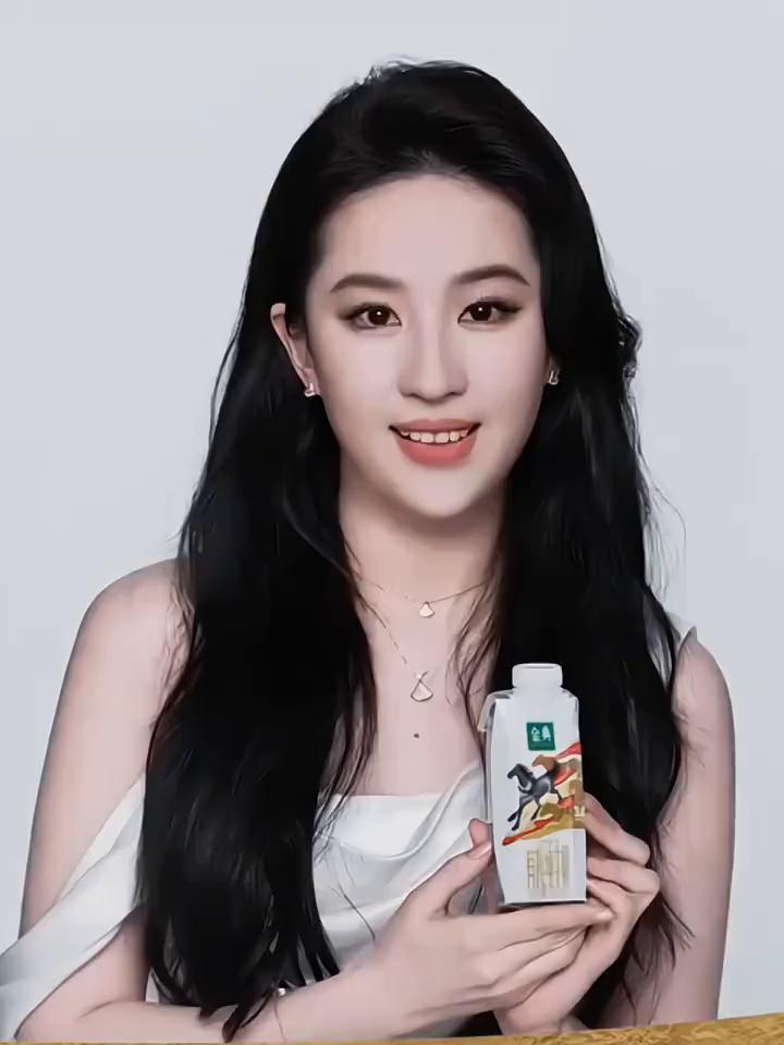 大家好，我是刘亦菲。愿大家在新的一年里，鸿运当头，马到成功。