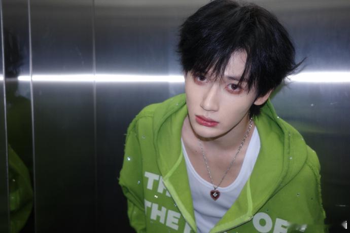 余宇涵不语只是一味going 余宇涵不语只是一味going，是大葱还是帅哥我自有