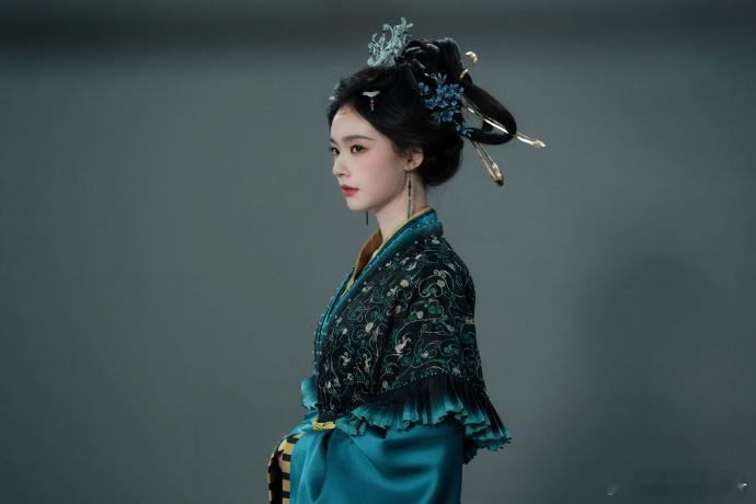 归鸾 林允诠释的温瑜太有味道，亡国公主藏起软肋扛起复国重任，不谈情只谋事，这份清