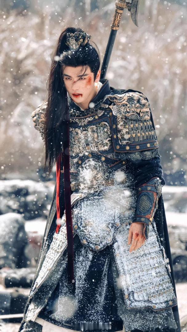 谁把张凌赫弄天上去了 有人把张凌赫飞天图和《逐玉》里谢征骑马的图拼在一起，配文“