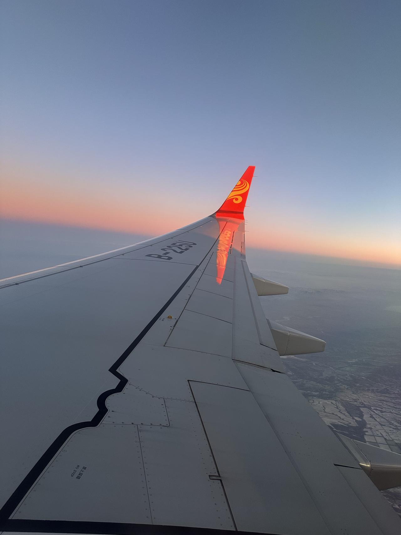 北京飞西双版纳，西安中转。早有耳闻西安机场的中转服务很周到，今天实实在在感受到了