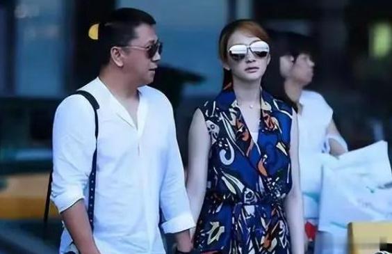 曝李小冉徐佳宁离婚原来李小冉结婚了吗我一直以为她单身，她那两个前任的事挺出名的