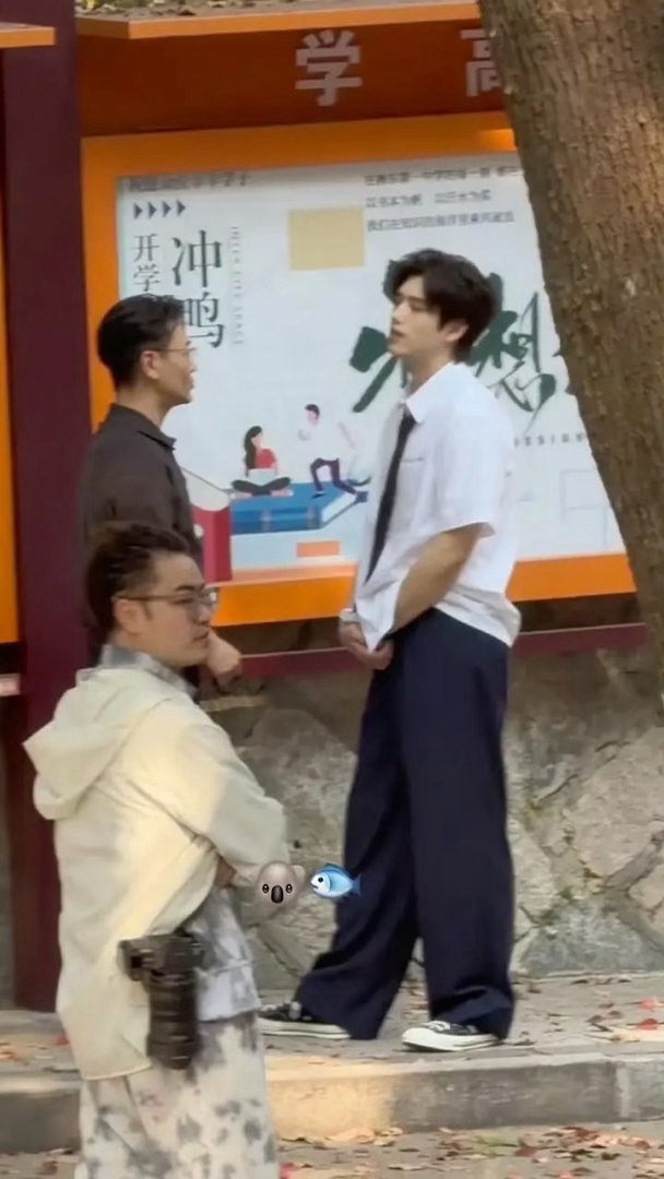 陈飞宇《见春天》校服路透，有一种日系高中少年感 