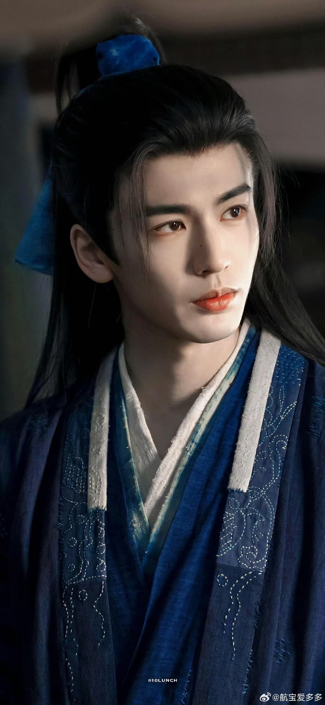 不愧是和张凌赫同公司卢昱晓的资源也是那么好从人气女配到ip女主，飞升得是真快而且