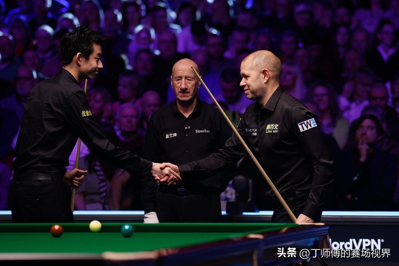 霍金斯击败吴宜泽赛后采访：”吴宜泽在1比4落后的情况下疯狂反扑，我在这前打得不错