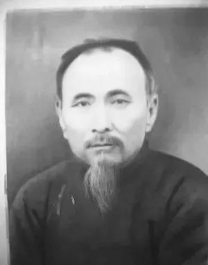 1935年，孙中山前保镖，66岁的杜心五被日军囚禁，行刑前夜，他竟用两根鸡骨撬开