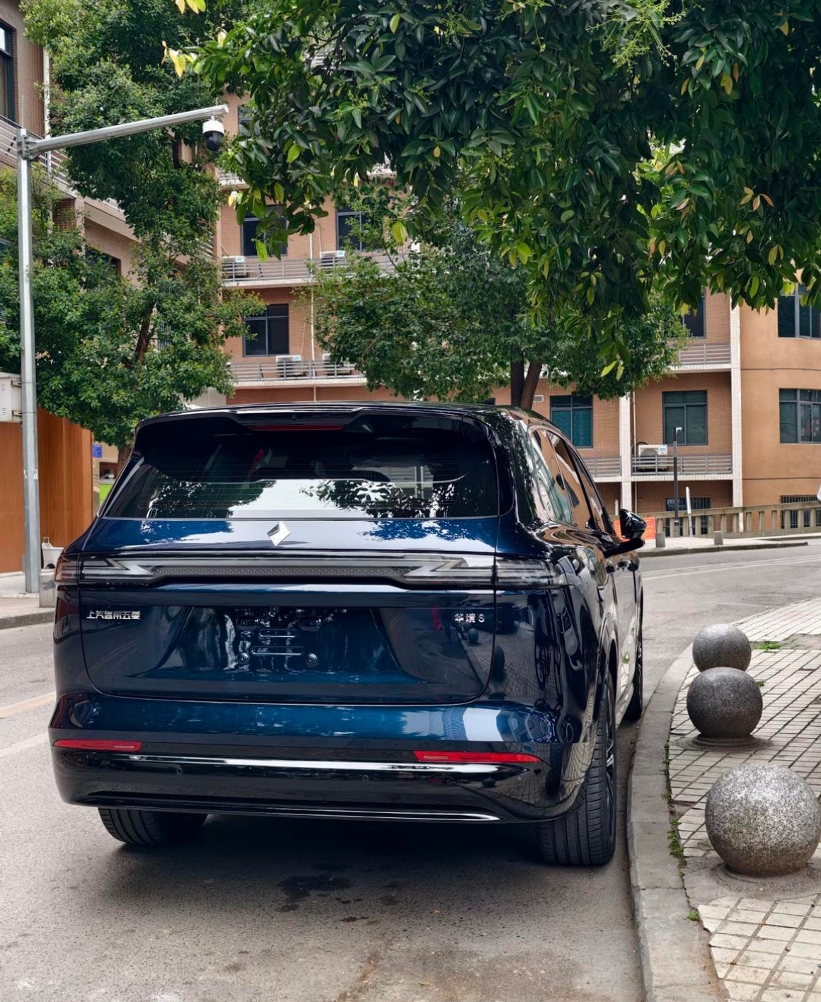 华境品牌首款车型华境S今晚发布，看了下，5.2米左右的大六座SUV，搭载乾崑智驾